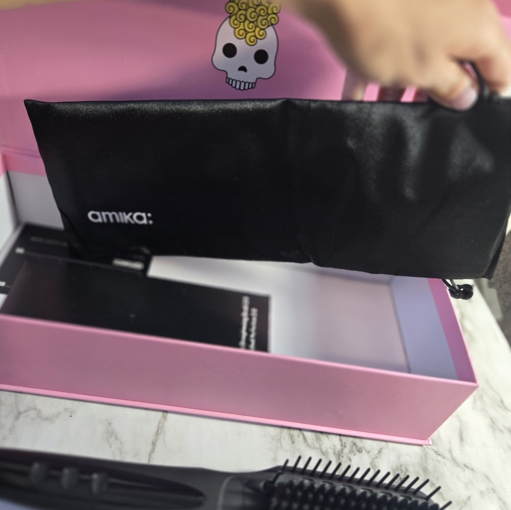 Amika Black Hair Tool - Picture 3 of 6